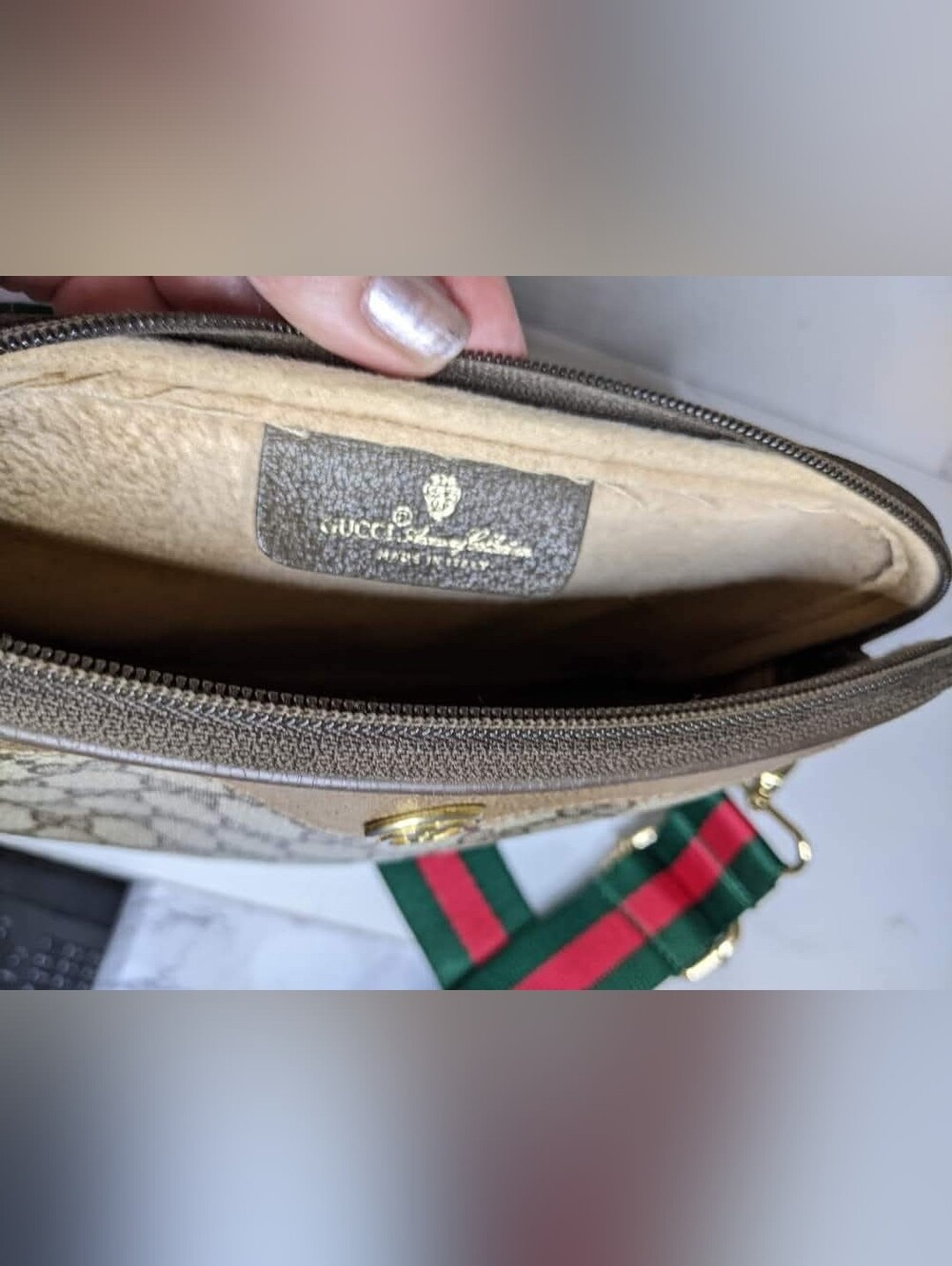 Gucci Authentic Vintage Crossbody Bag - Picture 3 of 12